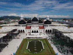 Warga Aceh Ikuti Vaksinasi Massal di Masjid Raya Baiturrahman, Target 3.000 Orang
