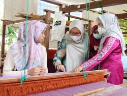 Gandeng BI, Dekranasda Aceh Besar Latih Inovasi Desain dan Pewarnaan Songket