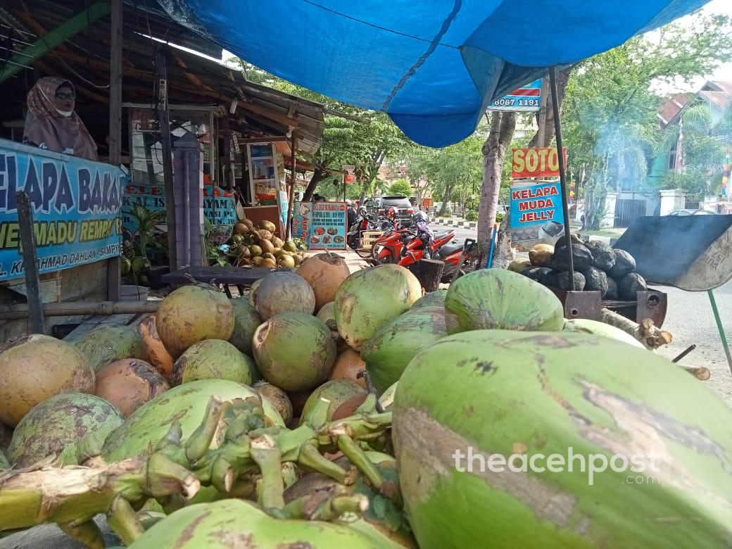 Kelapa Muda Bakar Campur Rempah Minuman Sehat Dan Kaya Khasiat The Aceh Post