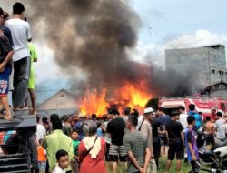 12 Kios Terbakar di Agara, Dua Orang Terluka
