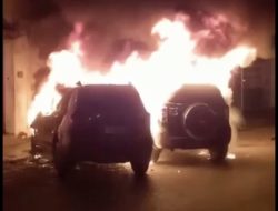 BREAKINGNEWS: Dua Unit Mobil Terbakar di Belakang Masjid Raya Baiturrahman Banda Aceh