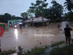 Akibat Hujan Deras Sungai Krueng Meukek Meluap Hingga Rendam Perumahan Warga