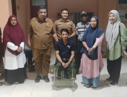 Difabel di Banda Aceh Terima Alat Bantu Jalan