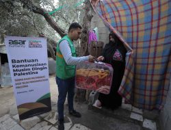 Bantuan Pakaian Hangat dari Aceh Diterima Muslim Palestina