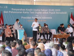 Jokowi Serahkan KUR dan Luncurkan Kartu Tani Digital di Aceh Utara
