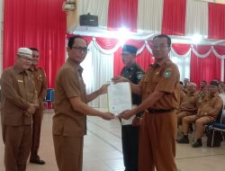 Bupati Aceh Selatan Serahkan SK Kenaikan Pangkat PNS