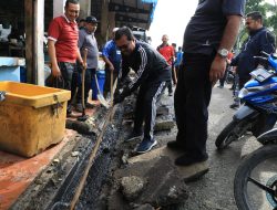 Pj Bupati Aceh Utara Pimpin Gotong Royong Bersihkan Pasar Lhoksukon