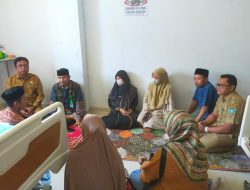 Ketua TP PKK Aceh Selatan Kailida Besuk Pasien Penderita Bocor Jantung di RS Yuliddin Away Tapaktuan
