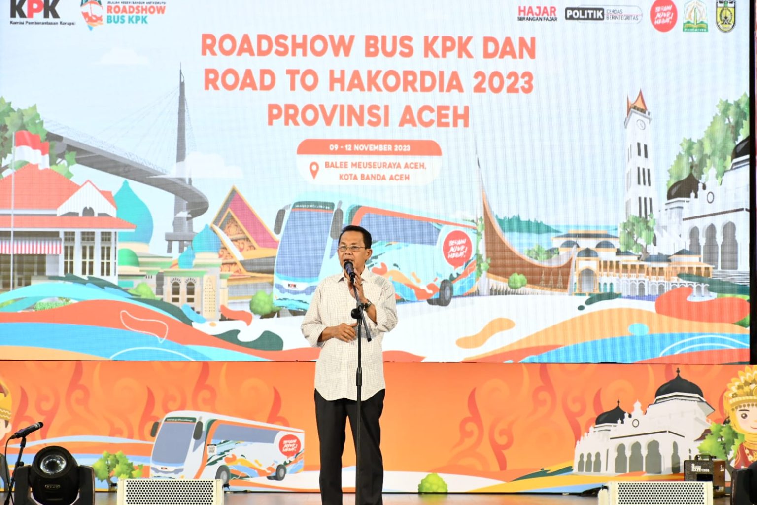 Pj Wali Kota Banda Aceh, Amiruddin, menerima penghargaan sebagai Pemerintah Kota Terbaik II dalam Pencegahan Korupsi dari Komisi Pemberantasan Korupsi (KPK).