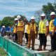 Pj Wali Kota Banda Aceh Amiruddin meninjau proyek rehabilitasi bendungan karet di Krueng Aceh, Kecamatan Ingin Jaya, Aceh Besar, Senin, 5 Februari 2024.